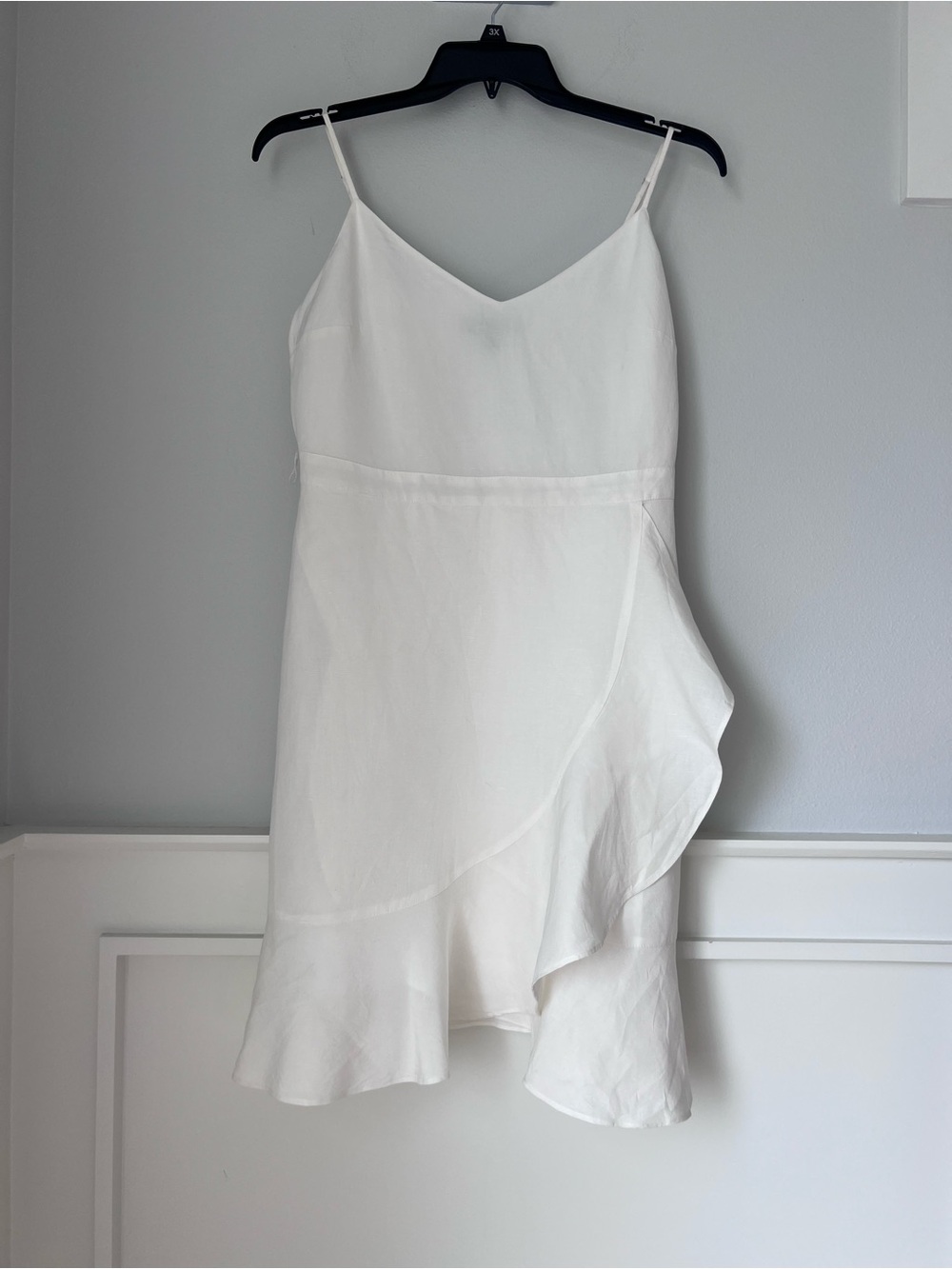 Banana Republic White linen blend Dress with Black Logo Tag - Picture 2 of 15